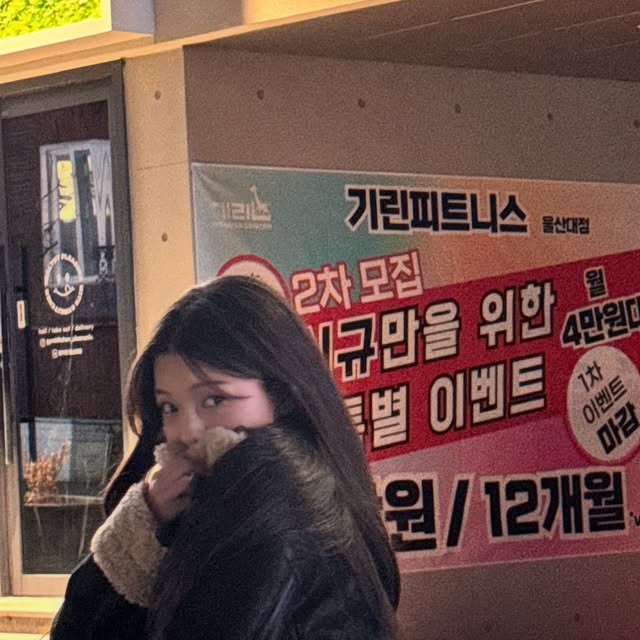 𝓙𝓸𝓸 𝓨𝓸𝓾𝓷𝓰 on Instagram: "#광고 피친자의 덕질가방 피크민과 함께 걷고싶나요? 피크민을 진짜 데리고 다녀보세요 투명한 칸에 귀요미들을 넣어서 맘껏 티낼 수 있어요 키링 달