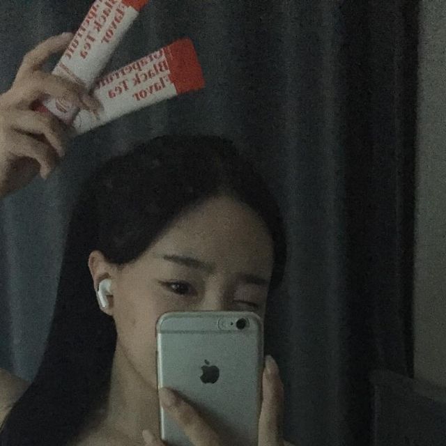 @yxxyeji on Instagram: "#협찬 

다이어트 중인 저에게 헬스하우스가 다이어트용 자허블을 보내주셨어요 - ! 이번에 제가 제공받아먹어 본 [ 허리쏘옥 다이어트 자몽허니블랙티맛 ]은 혈당을 관리해 주고 체지방, 배변까지 한 번에 관리할 수 있답니다! 실제로 제가 식전에 먹어본 결과 평소보다 먹는 양이 줄어들고 포만감이 평소보다 빨리 들었어요 ,, 아마 혈당으로 인한 가짜 배고픔이 사라져서 그런 것 같아요! 한 잔에 30칼로리밖에 되지 않고 자허블 맛이라 너무 맛있었어요 - ෆ 체지방, 내장지방, 허리둘레, 뱃살 감소에 효과가 있는 가르시니아가 함유되어 있어서 라인이 고민이신 분들이 맛있게 체지방과 라인을 관리하실 수 있답니다! 게다가 식약처에서 기능성을 인정받은 다이어트 건강식품인 만큼 안심하고 먹을 수 있어서 좋았어요! 저는 같이 보내주신 텀블러에 담아서 식전에 먹고 식후에 배고플 때 한 포를 더 섭취했어요! 이렇게 하면 폭식이나 과식을 막을 수 있답니다! 협찬받은 제품이지만 효과가 너무 좋아서 주변 사람들한테도 추천하고 나눠주고 다녔어용

@healthouse365 

#광고 #다이어트보조제 #다이어트음료 #저당음료 #허리쏘옥다이어트 #탄수화물컷팅제 #유지어터 #자허블 #자몽허니블랙티 
#좋아요 #좋아요반사 #좋아요늘리기 #팔로우 #팔로우미 #팔로우늘리기 #daily #likesforlike #followforfollowback #following"