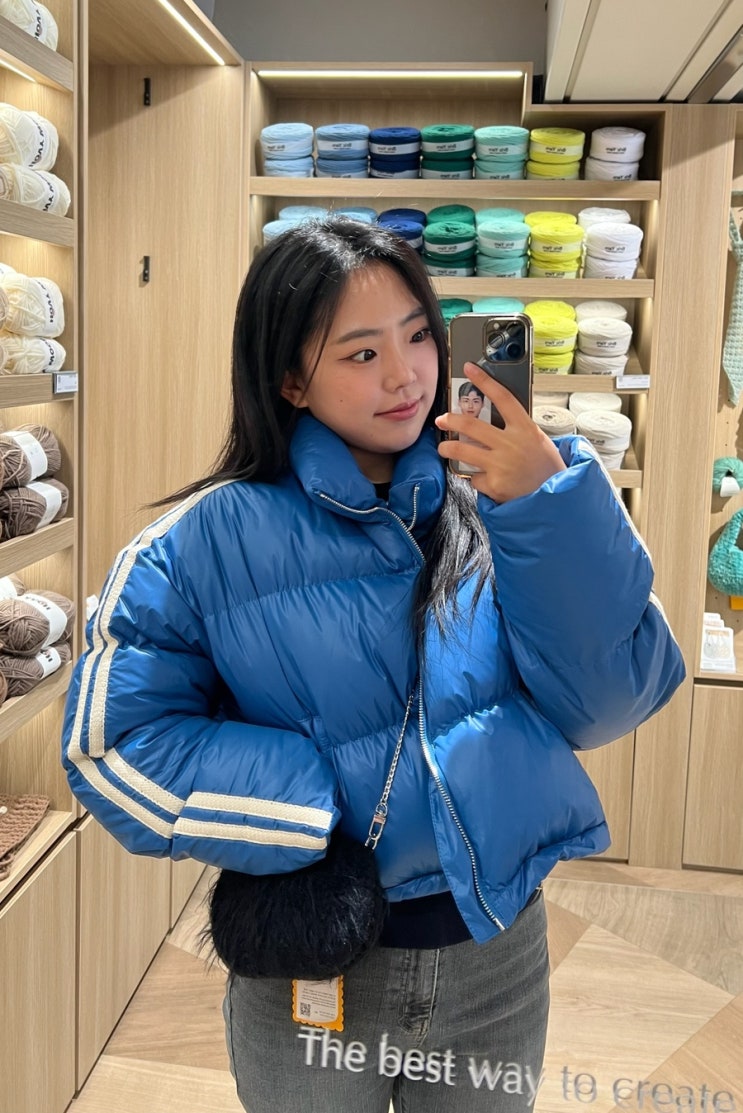 20대 여자 패딩 추천! 흔하지 않은 베디 크롭 하이넥 패딩 코발트 블루의 매력