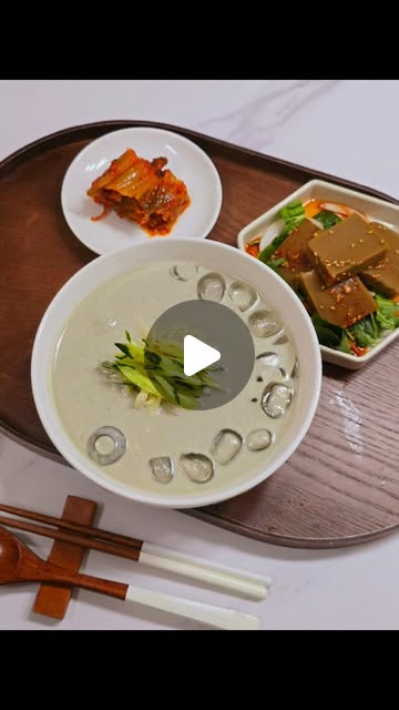 단단푸딩맘❤️ on Instagram: "#협찬 #이야기밥상

요즘같이 더워질때 
시원한 콩국수 한 그릇어떠세요???

맛집찾아 멀리 안가고 
우리집에서 후다닥 만들어 먹을수있다니
이것이 바로 신세계인것이야!

콩가루?? 노노! 국내산 콩을
전통방식으로 멧돌에 갈아 만들었어요

콩맛을 위해 멸균 노노! 방부제 없쥬~

꾸덕하니 크리미한 콩물을 찾으시는 분들께 강추
이야기밥상 콩두깨 추천드려요 

#콩두깨 #콩국수 #콩국수맛집 #크림콩국수 #용인콩국수 #콩국 #홍대맛집 #강남맛집 #용인맛집 #여름휴가 #여름여행 #여름바다 #여름필수템 #까망콩물"