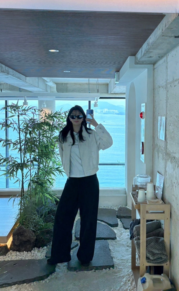 [가을 데일리룩 추천] 꾸안꾸의 완성 비바브라운 하이 스냅 래글런 스웨이드 블루종 자켓 리뷰