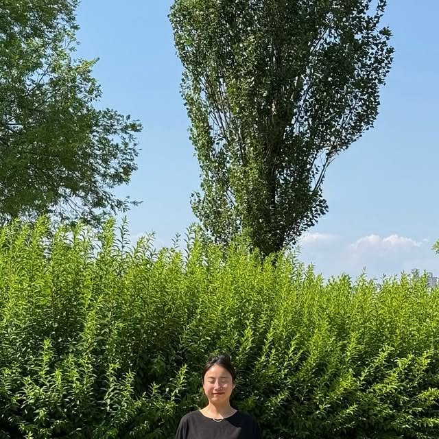 여행인플루언서 이정원 on Instagram: "#협찬
다음주 일본 여행을 앞두고 어떤 신발을 신어야할까 고민하다가
발 편한 르무통 메리제인 슈즈 @lemouton_shoes 선택했어요 🖤🖤

메리노 울을 활용한 H1-TEX 원단으로
내 발을 부드럽고 포근하게 감싸주어
맨발에 신어도 부담없고 쾌적하고🤗

폐 타이어를 활용한 인솔과 높은 발등, 넓은 발볼도
편안하게 감싸주는 히든밴드&직조 노하우로
내 발 모양에 맞게 맞춰지는 유연함과 신축성👍🏻
(공식몰 구매시 사이즈 교환 무료)

벗고 싶지 않은 편안함 #르무통

심플한 디자인의 메리제인 슈즈
원피스, 데님팬츠 어떤 옷이든 멋스럽게 잘 어울리는
멀티 코디 슈즈 #르무통 덕에 요즘 너무 편안해요🫶🏻

발 피로감이 덜한 쉐입이 예쁜 #르무통슈즈 로
걷기 좋은 계절, 편안함을 선물하세요😍😘

#르무통 #르무통스위트 #르무통스위트발편한울플랫메리제인슈즈 #메리제인 #편한여성구두 #발편한구두 #데일리코디 #메리제인슈즈 #르무통메리제인 #여자신발 #여성신발 #르무통신상 #LeMouton #shoes #maryjane #maryjaneshoes #ootd #dailylook #dailyfashion #fashionstyle #fff #instagram #instagood"