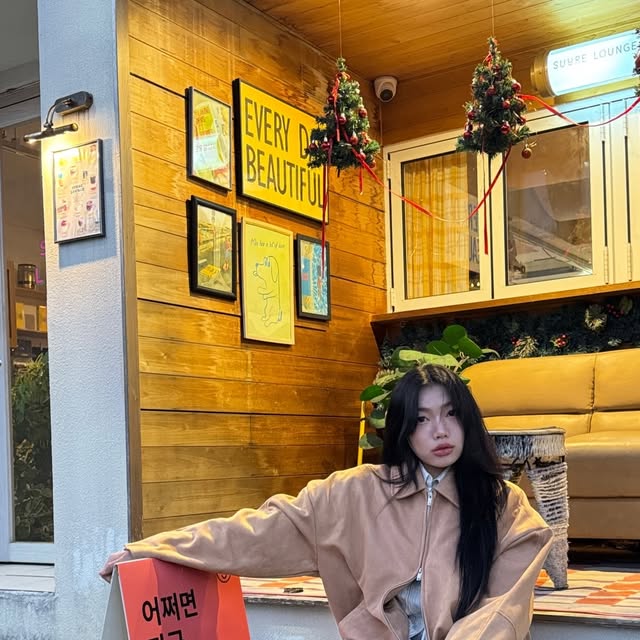 @_oo_vely_ on Instagram: "#광고 다드루이런 자켓 하나쯤 가지고있잖아 ?

카라넥으로 클래식한 무드를, 안쪽 내부 포켓으로 수납력까지 좋고,
소프트한 터치감으로 피부에 닿아도 보드라오.."