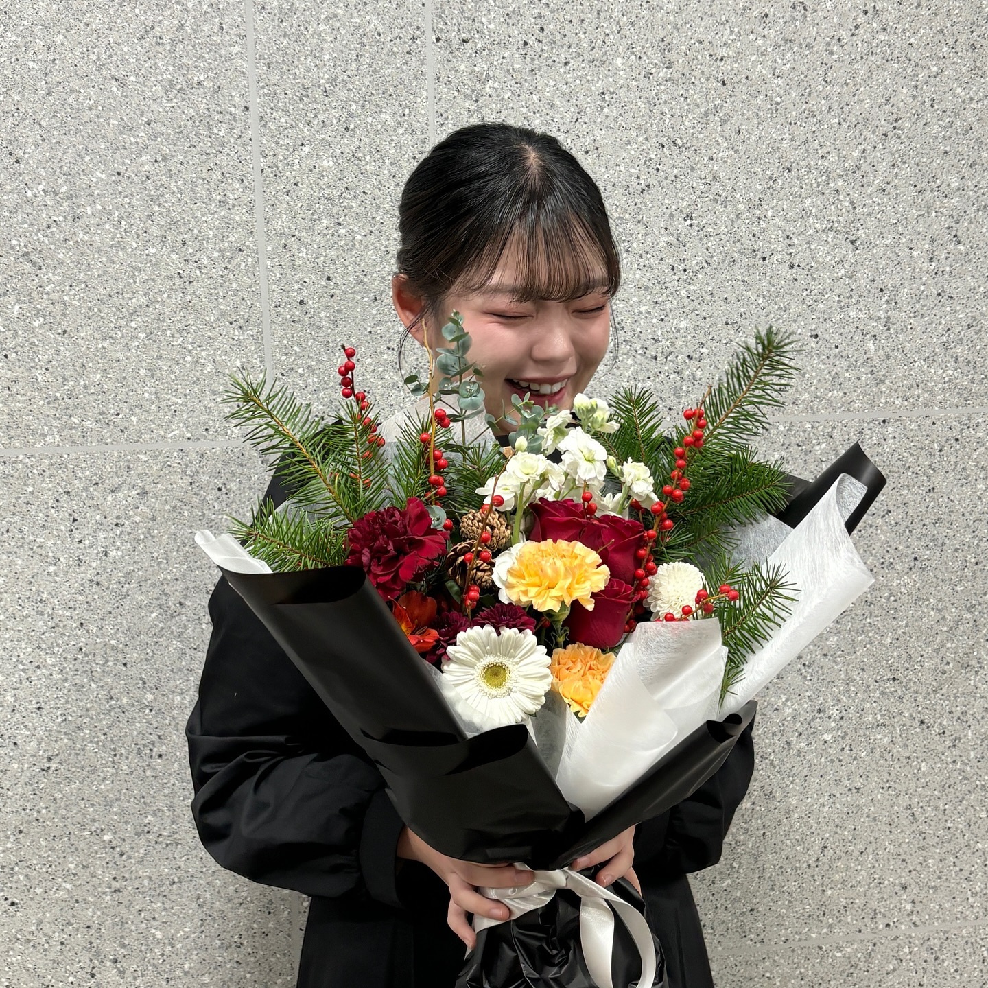 11-12월 #연주기록 🎹
- 입시반주
- 총신대 수업반주 + 실기반주 + 졸연반주 +위클리반주
- 한양대 졸연리사이틀 반주 + 위클리반주
- 정음회 찬양콘서트
- 외대 합창단 반주
(이정도면 총신대학원생?)
이렇게 돌이켜보니 정말 열심히 달려왔던 24년도 2학기💪🏻
이번 학기에 날 찾아주신 분들이 역대급으로 많아 감사했고
한편으로 모든 제의를 다 받을 수 없어 함께하지 못해 속상하기도 했지만...
다음에 꼭 같이 할 수 있길 바라며..!!!!
학교 다니면서 공부하고, 반주하고, 레슨하고, 연주하러 다닐 수 있다는 거에 우선 정말 정말 감사하지만 힘들기도 음층~ 힘들었다는 사실ㅋㅋㅋㅋ
입시 때보다 더 열심히 연습실에서 살았던 거 같다...
너무 정신없어하는 나를 보며 응원과 격려해 준 모든 분들께 감사하다는 말 전해드립니다❤️ 볼 때마다 괜찮냐며 물어봐 주신 덕분에 더 힘내서 즐겁게 연주하러 다닐 수 있었어요🤣
최고의 연주자들과 함께 할 수 있어 한 층 더 성장해갈 수 있었던 시간이었고, 앞으로 더 성장해나갈 수 있게 응원과 격려 마니마니 부탁드립니다🙏🏻
필요하면 언제든 불러주십쇼!!!!
P.S. 다음 학기 졸연 리사이틀... 화이팅.....