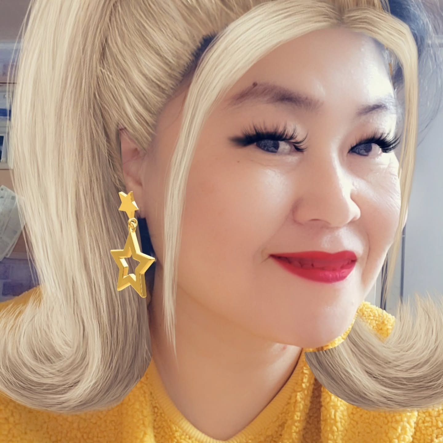 혼자서 자알~~~ 놀고 있네 ^^
근데 왜 내얼굴에서 언니가 보이지? 
나이가 들수록 내 얼굴에서 언니가 보이네
자매라 그런가?