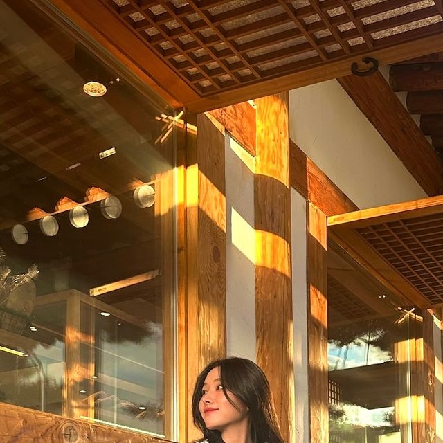 혜인 on Instagram: "#광고 가을아 어디가지말고 좀만 있어조라 ~!~! 🍂🍁🍁 ✅크롭한 기장감의 하프 트위드 자켓 ✅부담스럽지 않은 소프트한 컬러감 ✅털날림 약간 있음 . . #비바브라운 #여