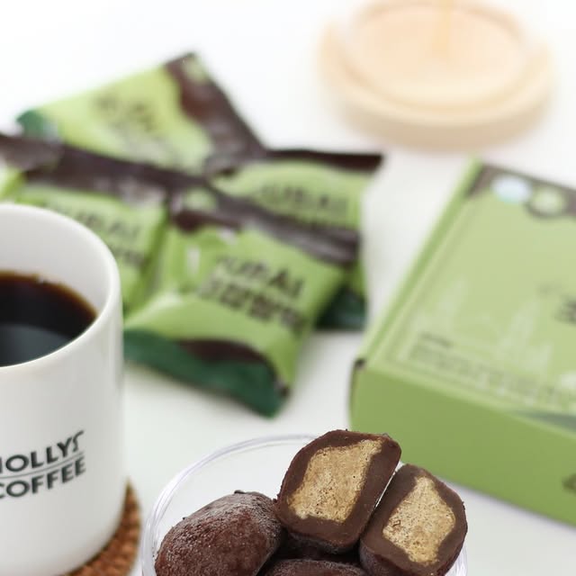 사라 on Instagram: "#광고
오늘의 티타임 ☕️🍨

고소함과 달콤함의 끝판왕
#떡미당 두바이 초코 찹쌀떡과 함께했어요 🥰

쫀득하고 진한 달콤함의 초코 찹쌀덕에
바삭한 피스타치오의 고소함을 같이 느낄 수 있는
특별한 프리미엄 찹쌀떡인데요~ 👍 

요거 정말 맛있네요! 😆😃

우유나 아이스아메리카노와 같이 먹으면 맛은 더 up up!

40g 6개입으로 구성된 세트로
택배 받으시면 바로 냉동보관해주시고
30분~1시간 자연해동 후 드시면 가장 맛있답니다!!

#떡 #두바이초콜릿
좋아하시는 분들 #새해선물 또는 #답례품 으로도 추천해드려요:)

#디저트그램"