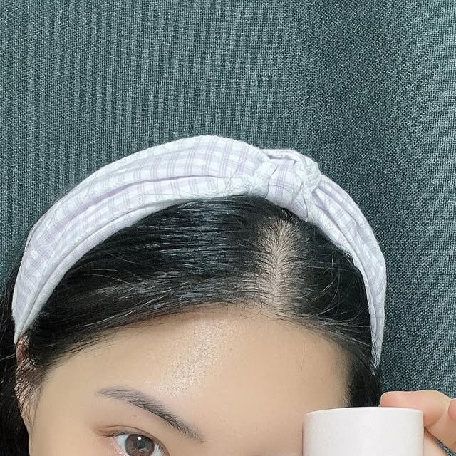 @mi.ju_n.ng on Instagram: "#광고 #데저트프리 
.
#캑타이드글로우씨세럼 

바르는 즉시 피부에 쏙‼️ 흡수되서 #촉촉피부 탄생❤️

피부건조 집중케어 제품으로 #피부사막화 를 막아주고
#비타민c #핑크비타민 나이아신아마이드로 #브라이트닝 효과까지 볼 수 있어요 👍

피부 속은 촉촉하게 겉은 글로우하게 #겉광속촉 제대로🫶

은은하게 퍼지는 프레시한 향까지 완벽해요🧡
.
.
#협찬 #협찬모델 
#사막화방지 #안티에이징 #슬로우에이징 #글로우세럼 #광채세럼 #비타민세럼 #비타민앰플 #미백세럼 #미백에센스"