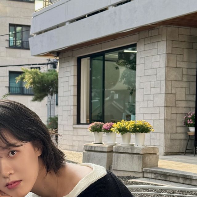 예진 on Instagram: "#광고 어느새 시간이 이렇게 지나있어, 소중한 시간들💬 #에어크림#탑#우아한#스퀘어 #투톤#가을 #스웨터#오프숄더#숏컷#숏컷모델#숏컷배우#단발#단발모델#단발배우"