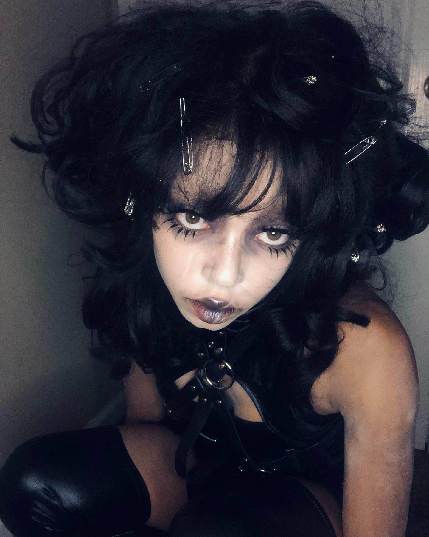 Happy Halloweee!! I love it so much even if I didn't get to go out, but enjoy my Edward ScissorHands costume. My gloves took too much time to put on and off for pictures so I just used actual scissors 😞

✧

✧

✧

✧

✧

✧

#halloween #halloweenmakeup #halloweencostume #edwardscissorhands #cosplay #halloweenlover #spooky #spookymonth #filmcharacter #black #gothfashion #gothaesthetic #makeup #spookyseason #endofoctober #2024 #heels #leatherskirt #leatherbelt #fun #alonetime #endofday #thursday #thursdaypost #rarepost #fashion #fashiongram #fashioninspo #havefun