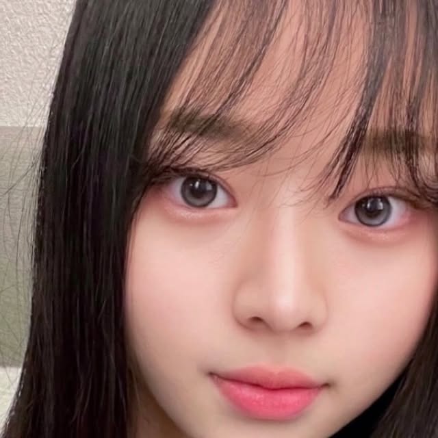 어연 on Instagram: "#투에이엔광고 #투에이엔 #블루밍가든 @2an_official 1월에 출시된 투에이엔 신상 블루밍가든 컬렉션 🌷 올리브영 오프라인에도 입점되어 있다는 사실 날씨는 차갑지만 내 메