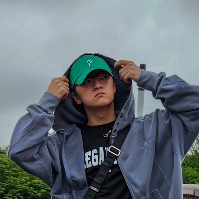 경景 | 캐트릿 • 데일리룩 on Instagram: "#협찬 잠깐 봄이 다녀감 @permeateofficial_ [BASIC P LOGO GREEN BALL CAP] 손글씨 자수가 포인트인 베이직한 디자인의 볼캡입니다! 바이오워싱 소재로 부드러운 착