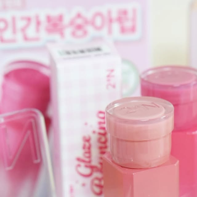 연이당 on Instagram: "#광고

🌸이번 올리브영 세일때 꼭 구매해야할 색조맛집 2aN
기획세트에, 올영세일까지 저렴하게 만나는 
투에이엔 제품들을 데려왔어요❣️

⚘️8월 올영픽 제품으로
어떤 컬러가 어울릴지 고민된다면,
퍼스널컬러 확인 하고 골라보세요!

💄투에이엔 글레이즈 바운싱 틴트
15 피치버블+미니립기획
말랑 복숭아 시럽에 퐁당 빠진 밀키 피치 핑크
02 로지모카
뉴트럴베이스, 누디로지한 컬러

🤍롱웨어링 파운데이션 미니
21호 아이보리
미니사이즈로 휴대하기 너무좋은데,
자연스럽고 깨끗한 스킨톤 컬러로 촉촉한데 보송한 마무리감으로
완벽 밀착 베이스

⚘️컬러 플레이 듀얼라이너
01 허니피치+싱글섀도우 (기획)
02 베베핑크
눈매가 또렷하고 사랑스러워 보이는 컬러

🌟퓨어 글래시 하이라이터
PK02 핑크벨
핑크, 실버펄 조합으로 아이시한 쿨핑크빔
ND01 쉘
은은하게 어우러지는 맑은 진주 베이지광

🍑듀얼치크
11 쥬시피치
요철부각 없이 보송한 텍스처에, 영롱한 글리터의 조합

@2an_official
#올영픽 #올리브영추천템 #올영필수템 #러브버블컬렉션 #롱웨어링파운데이션미니 #컬러플레이듀얼라이너"