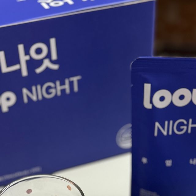 행복한 배카의 삶 on Instagram: "#협찬 🛌😴☁️ 푹 못자고 새벽에 한 번 깨고 핸드폰 시간봤다가 결국 유튜브 쇼츠까지 보게되어서 24시간 내내 피곤한 사람 ..?

🥬흑하랑상추 락투신 원료가 들어간 릴렉스음료 루업마시고 숙면 쿨쿨쿨 꿀잠자기
한 포씩 되어있어서 가볍게 열어서 조로록 마실 수도 있고 물에 안 타 먹어도 되니 덜 귀찮아서 굿굿

🧼🛀🚿
뜨거운 물 목욕하고 루업 꿀잠주스 한 잔 마시고 누우면 아주 그냥 잠이 솔솔~~~~ 올 열대야 밤은 무조건 루업이랑 같이🩵

✔️ 건강기능식품이 아닌 꿀잠주스 액상차라서 오히려 더 좋아 ..❣️

@looup_official

#헬시플레저 #락투신 #릴렉스음료 #휴식 #흑하랑상추 #타트체리 #몽모랑시 #수면 #숙면 #꿀잠주스 #열대야 #루업 #루업나잇
_"