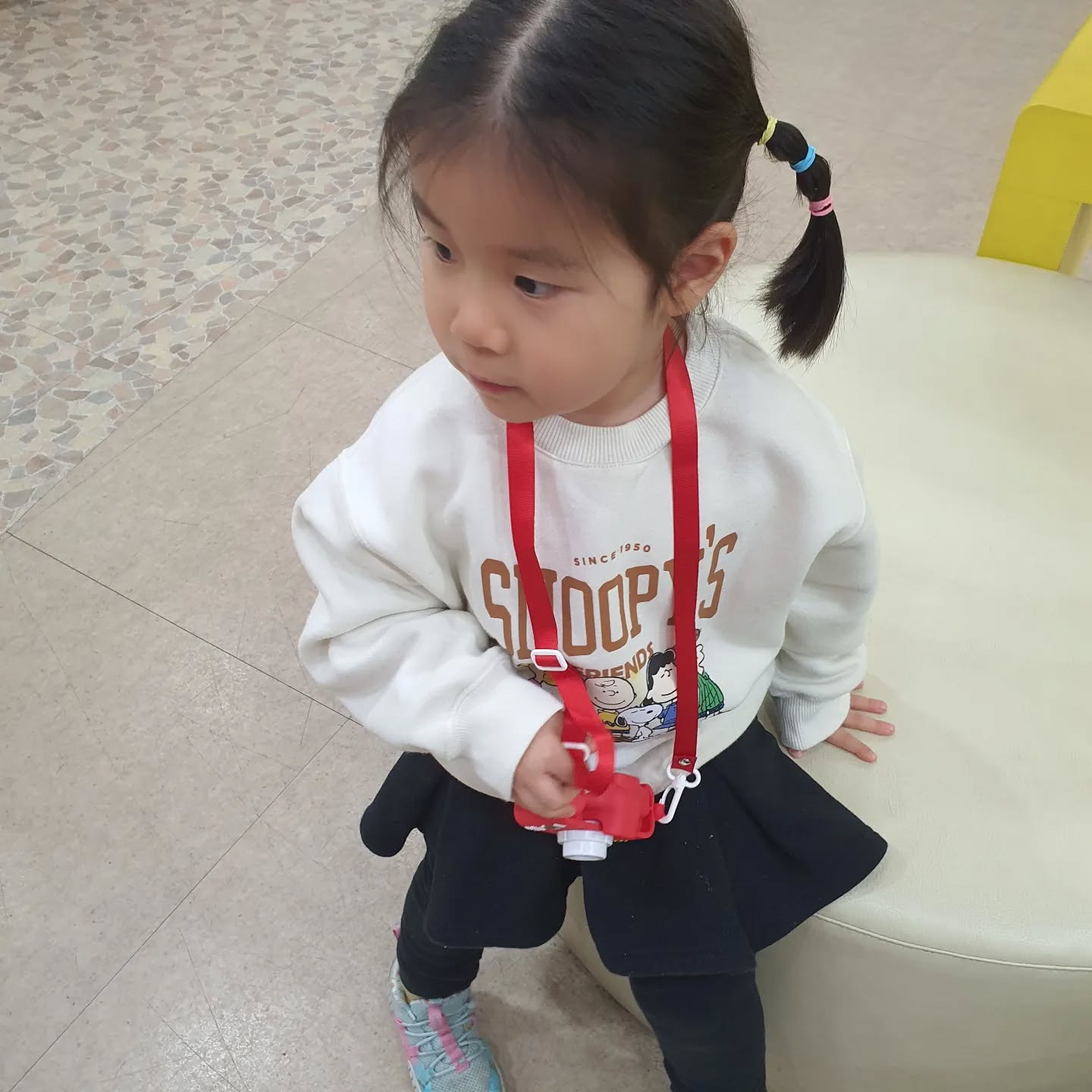 이번 크리스마스 선물은 nabita_official 나비타가 다해따♡
도파밍 카메라에 chloerapha 사촌동생네 선물은 하바블럭 ㅎㅎ♡
하바블럭 선물주는 과정에서 어려움이 있었지만....(동생 안주고 자기가 가지고놀려고....ㅋㅋㅋㅋ) 여기에 아직 사진에 안나왔지만 멜리사앤더그 와우스티커도 조동들 생일선물로 주려고 대기중 ㅎㅎㅎ 넌 주인공이니까 스티커도장 리필도 따로 챙겨줄께 ㅋㅋㅋ