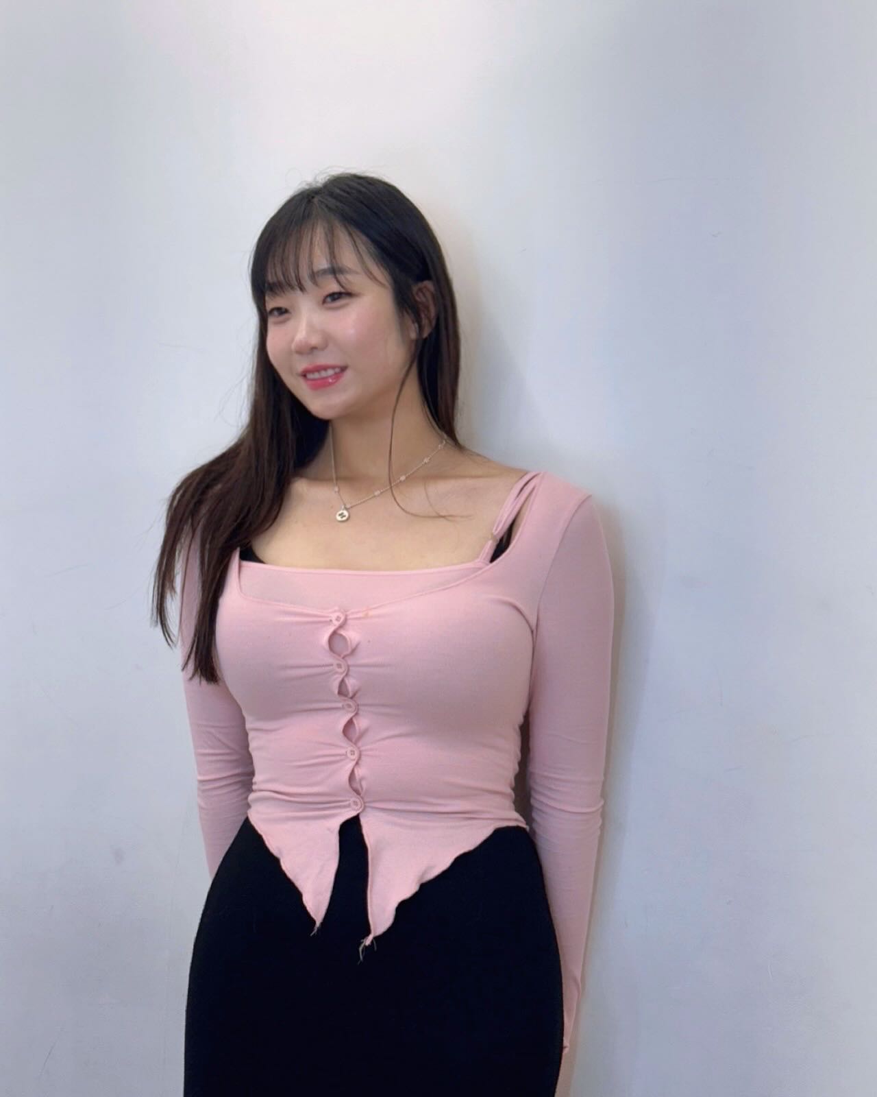큰 걱정없이 지낸 12월 평화롭고 조용하고 좋다.. 너무 깊게 생각하지 말고 마음가는대로 살 수 있는 내년을 바라면서 올해는 마무리 ✌️새해엔 혼자서도 잘 살 수 있는 단단한 마음을 주세요 🥹