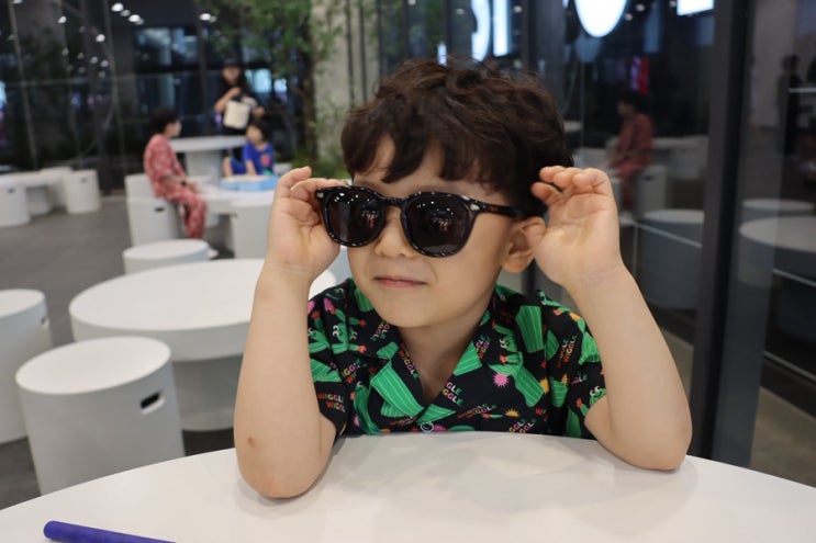 햇빛이 강한 계절, 눈 건강까지 챙기는 데일리템 프리마클라쎄 선글라스 P1918-01-BK 실사용 후기