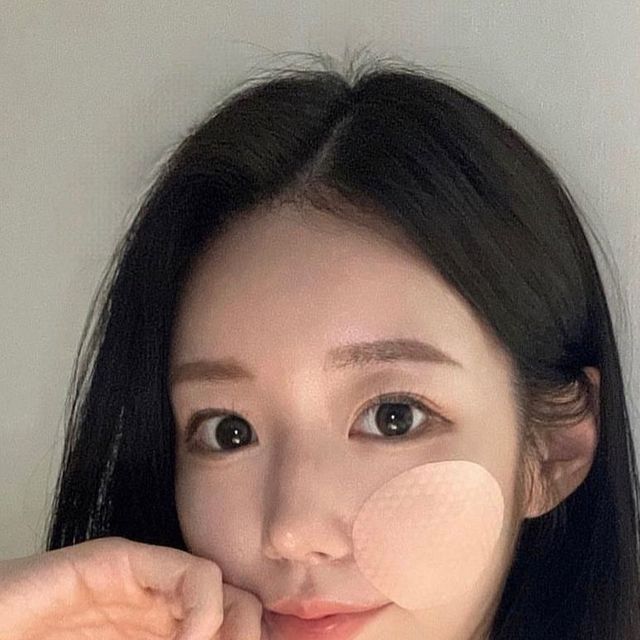블랑소타🕊️ on Instagram: "#광고 오늘도🛁🫧 깨끗한 피부결 정리를 위해서 패드 사용을 자주하는 나🫧 패드도 피부 겉을 닦아내는거라 저자극 패드를 애용하는데 피부 결, 묵은 각질과 피