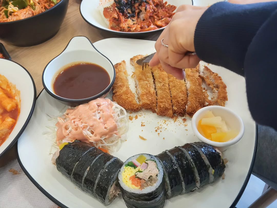 옥이 왔다고 서뇽이가 맛난거 한턱 쏨~~~ ^-^
고맙네 ♡♡♡