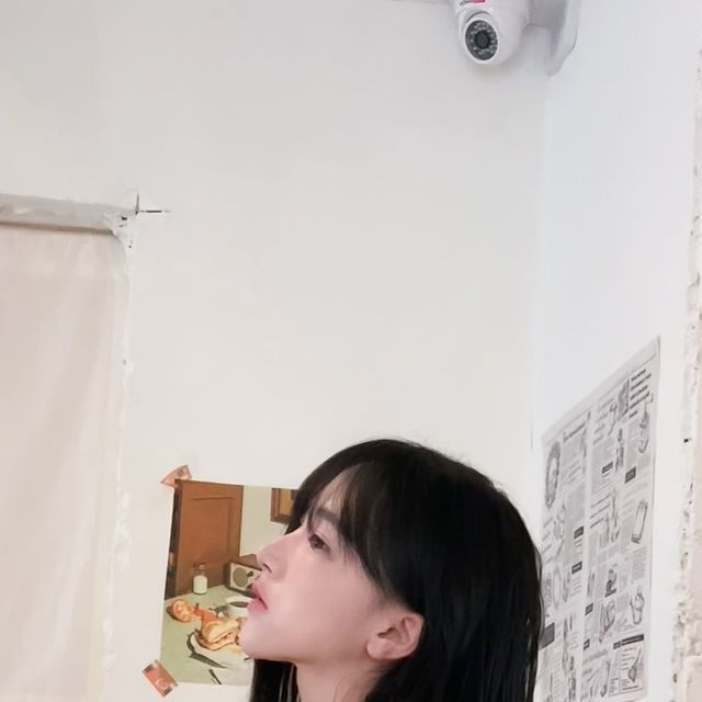 Mia on Instagram: "빈티지하고 레트로한 컬러감을 찾고 있다면 찰떡인 @standarderror_official ☁️🤍 #스탠다드에러 #STANDARDERROR #남여공용 #셔츠 #셔츠추천 #긴팔셔츠 #오버핏 #깅엄셔츠 #체크셔츠 #
