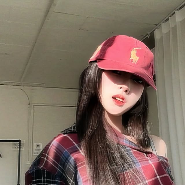 ♱🪭¨*阿木燿子🪽 on Instagram: "#광고 여자력 상승 셔츠가 있다구? @vivabrown_official에서 095 크롭 긴팔 체크 셔츠 버건디 색상을 제공받았습니다"
