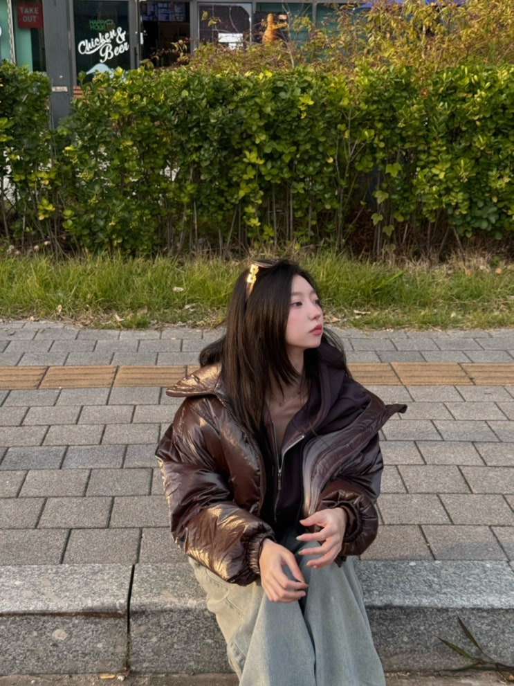 고급스러운 광택감으로 완성한 겨울룩 ❄️ 비바브라운 크롭패딩 리뷰