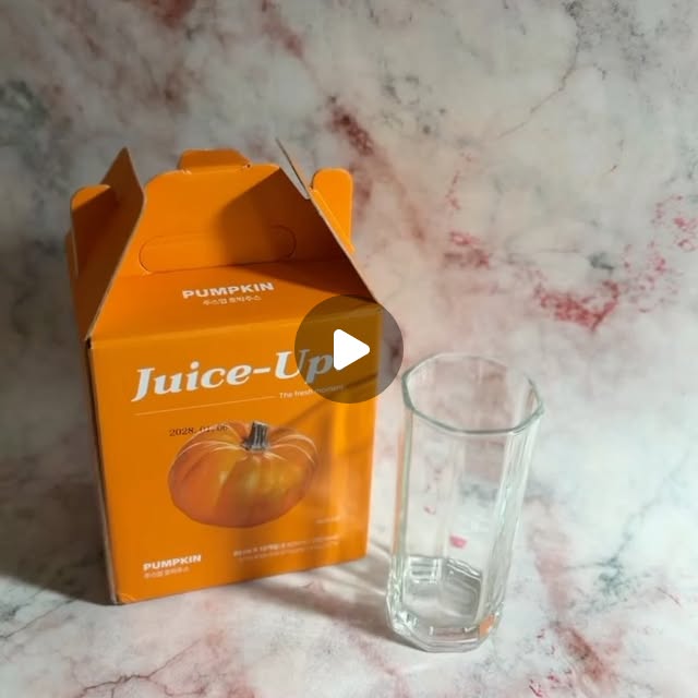 JiheeJeong on Instagram: "#광고
웨일즈, 주스업 호박🎃
단맛 과하지 않고 깔끔한 맛이라 부담없고, 텁텁함 없이 맑은 느낌에 맛있어서 손이 더 잘가네
색도 예쁜데, 첨가물 걱정 없이 원물 느낌 살린 주스라 안심😋
.
#주스업 #juiceup #올리브영 #올리브베러 #올리브영호박즙"