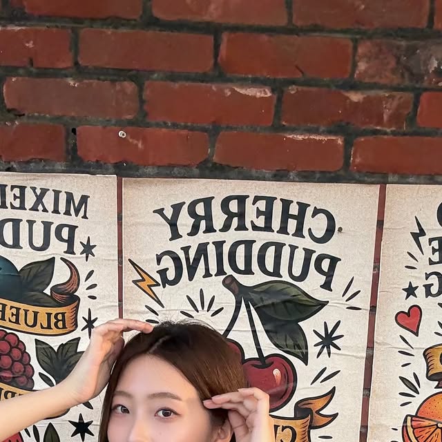 @long._.garden on Instagram: "#광고
👕 @standarderror_official 

차분하지만 힙한 체크 남방 입고 Hip한 문래동 나들이😎
더 더워지기 전에 돌아 댕겨
.
.
#STANDARDERROR #남여공용셔츠 #셔츠 #체크셔츠 #여름셔츠 #반팔셔츠 #오버핏 #셔츠추천 #CheckShirt  #ShortSleevedCheckShirt #협찬 #ootd"