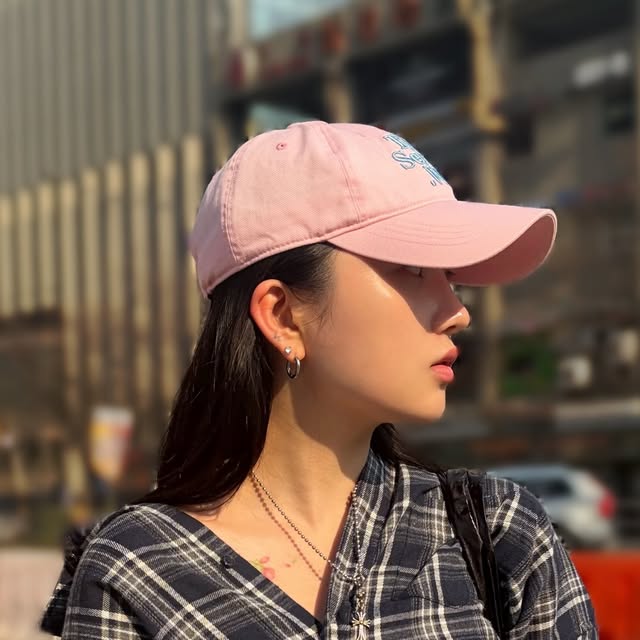 유하 on Instagram: "#광고 @standarderror_official 요즘 날씨에 딱 입기 좋은 체크남방💙 빈티지한 컬러감이 예뻐서 단독으로 포인트 주기 좋고✔️ 여유로운 오버핏 실루엣이라 핏이 자연스럽고,