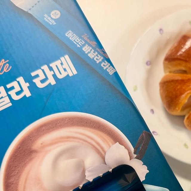 Tarot Yun / 취미부자 / 인플루언서 on Instagram: "#협찬 최근에 ✨맥널티 아이브루 바닐라 라떼✨를 마셔봤어요 👉🏻https://bit.ly/I-VANILLA 맥널티 커피 제품들은 자주 마시는데, 이번 바닐라 라떼