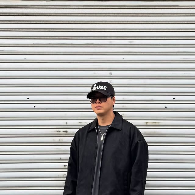 😃😄😁😆 on Instagram: "🐦‍⬛

•hat - @kikozy.official 
•outer - @1rony9orno_official 
•top - @stussy 
•bottom - @juan_lofficiel 
•shoes - @drmartenskr 
•acc - @gucci 

#주앙옴므 #juanhomme"