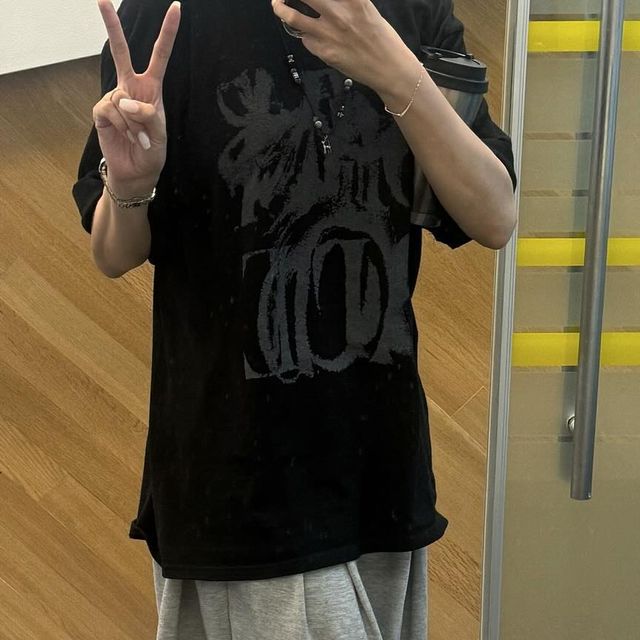 @o_o_gg on Instagram: "#광고
쿠션감이 푹신해서 발도 편한데다가 미끄럼방지까지 ..
족저근막염 예방도 되니 일석삼조 아닙니껴 🤤
구매처 ➡️ https://m.smartstore.naver.com/hhhada/products/10186460453
#슬리퍼#쿠션슬리퍼#발편한슬리퍼#키높이슬리퍼#사무실슬리퍼#쿠션실내화실내화#편한슬리퍼#편해요#폭신폭신#키높이#꿀#달다#족저근막염#족저근막염신발#미리#예방#daily#일상#데일리#데일리룩#dailylook#ootd#오오티디#대구#대프리카#follow#f4f#샌들"