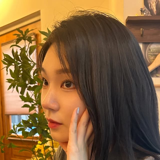 @c_heess on Instagram: "실버타운 같이 가자던 친구의 결혼이라니 믿기지가 않지만,,ㅋㅋㅋㅋ 행복하자아아ㅏ아아ㅏ💌💕"