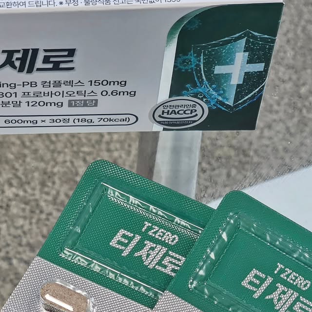 유포리아, 먹고 마시고 행복하고💛 on Instagram: "#광고 편평 사마귀 때문에 고민이신 분 📢📢

티제로는
편평사마귀, 피부 트러블을 잡아주는 바이러스 차단,면역강화, 재발방지 3간계 솔루션이예요

즉, 피부 면역력을 강화하여 항바이러스 장벽을 형겅해 편평사마귀를 파괴, 재발까지 원천 차단하는 거예요>_< 

☑️ 항바이러스 특화 포뮬러 퀘르세틴 + Tightening-PB
☑️ 편평사마귀 원인 제거 최적화 설계
☑️ 특허 면역 유산균 IP0301 + 율무 20%
☑️ 피부 탄력 개선 특허, 면역·항산화 풀케어 레시피

자연유래 성분으로 만들어져서 부담 없이 꾸준히 먹을 수 있고, 매일 한 알만 챙겨 먹으면 되니까, 복용도 간편해서 정말 편하고 좋아요! 특별한 자극이나 냄새도 없어서 먹는 내내 부담 전혀 없고, 알약 크기도 적당해서 목 넘김도 부담없이 굿 ꒰ ॢꈍ◡ꈍ ॢ꒱

#티제로"