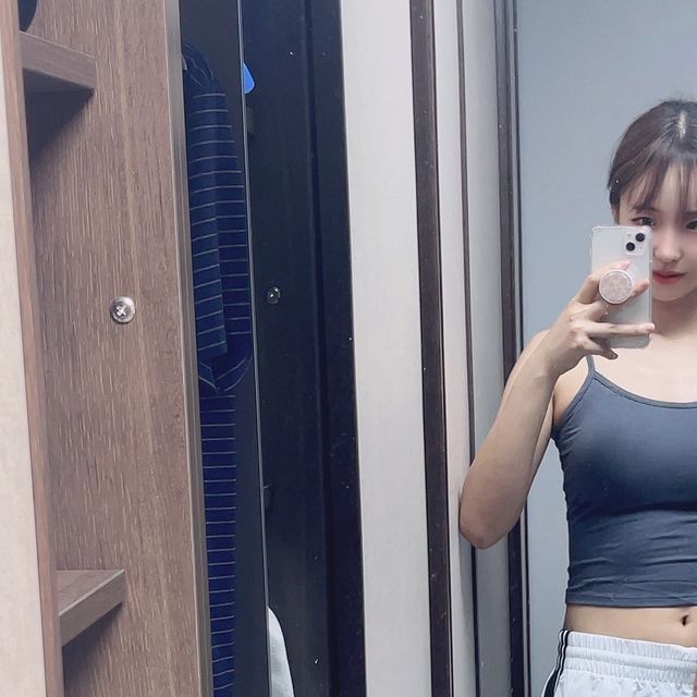 샐리 하우스 🏠 on Instagram: "#광고 #샐리패션👩🏻 
@marun5_official 

제가 넘 좋아하는 #언더웨어 브랜드 💕💕
저 잠옷, 네모팬티, 스타킹 등등
#마른파이브 브랜드를 엄청 애정해요 ☺️

이번에 소개해드릴 제품은 #마른파이브캡나시 👍
.
.

🏷 #marun5 #쉬어모달브라탑

▫️엄청 부드러운 #모달 소재로 만들어진 #브라캡나시 라서 피부에 자극이 전혀 없고 신축성이 좋아서 세상 편해요 🙌

▫️캡이 포함된 #브라탑 이라서 따로 속옷을 입지 않아도 되니 가볍고 시원 😊 잠옷으로 입어도 좋고! 외출할때 이너로 입어도 비치지 않아서 좋아요

▫️약간 크롭정도의 길이감이지만, 말려 올라가지 않고 편안하게 떨어져요~ 또 기장감이 너무 길면 이너로 입기 불편해서 요정도가 딱 좋더라구요 👏👏

요 제품 쉬어팬티모달 도 있어서 세트로 입으면 얼마나 예쁘게요 💖 참고로 제가 입은 색상은 <프로스트 그레이> 인데 다른 예쁜 파스텔톤의 색상도 여러가지 있으니 구경해보세요 🙌
.
.
.
.
.

#이너웨어 #빅사이즈속옷 #편한속옷 #여름코디 #마른파이브나시 #여름속옷 #마른파이브속옷 #캡나시 #나시코디 #속옷추천 #여성속옷 #모달나시 #모달속옷"