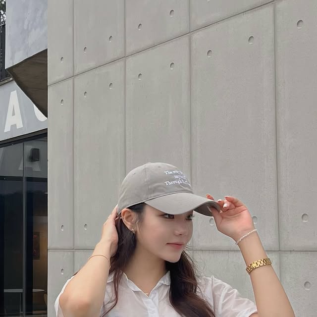 💋 on Instagram: "날씨듀 나듀 우여곡절😵‍💫

👚 @soup_official 
🧢 @rainbowbowl.official
⌚️ @rumtton 
☕️ @peakparkpeak 
#레인보우볼 #rainbowbowl #soup"