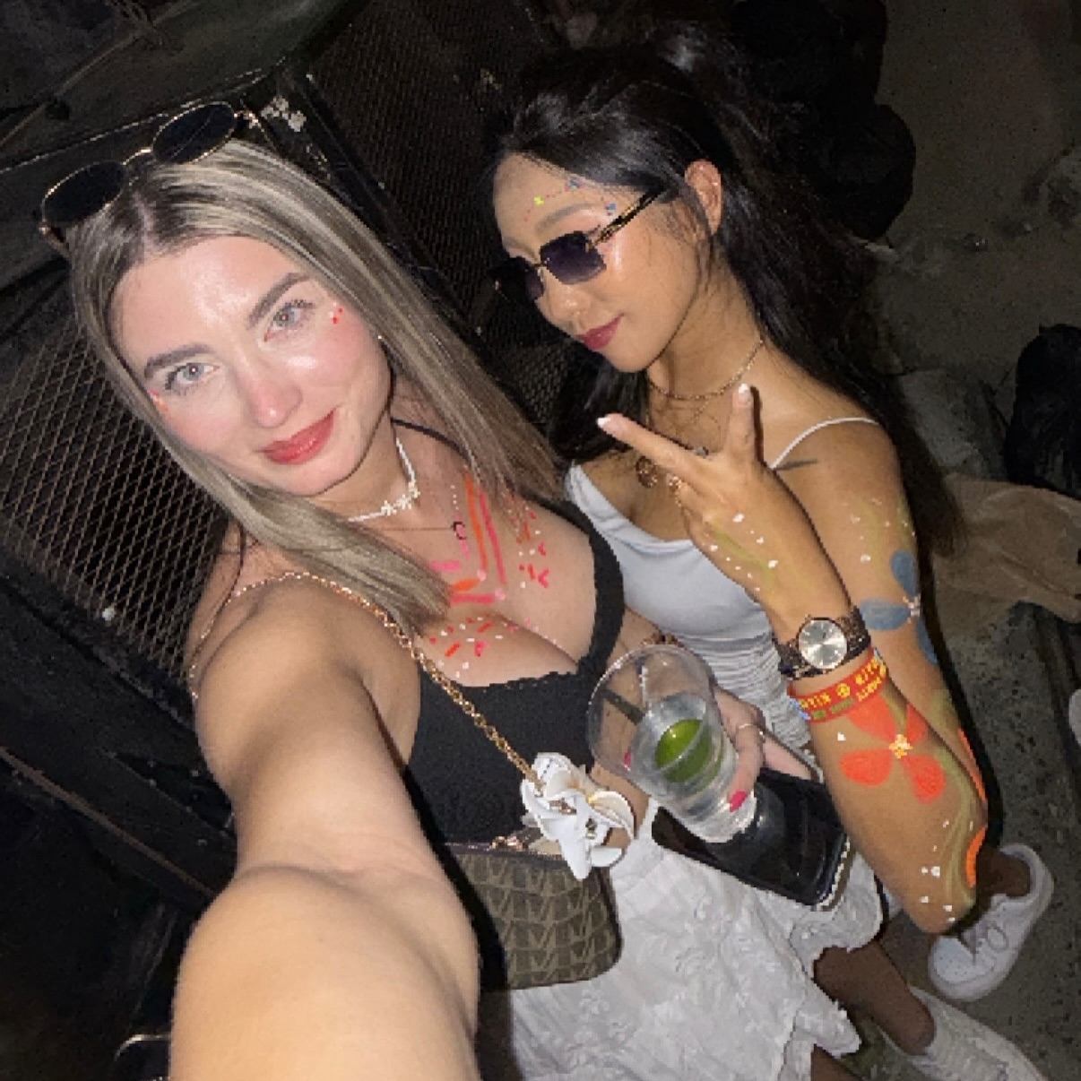 Full moon party 🎈 🌕