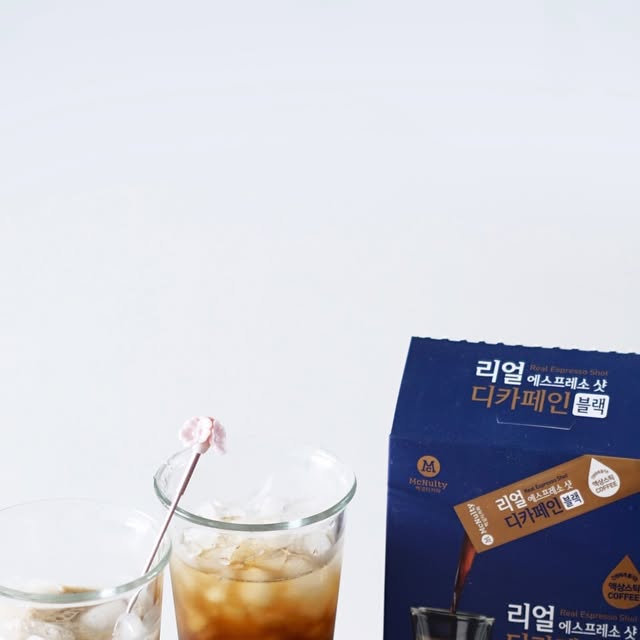 Love House| Food Styling on Instagram: "#제품제공
초간단 커피수혈
몽산포제빵소에서 사온 밤식빵 곁들여
오후의 커피타임

- 진짜 에스프레소 1샷이 1스틱에 가득!
- 디카페인 원두를 고압으로 추출한 에스프레소 샷 
- 초콜릿의 향과 마일드함이 특징인 디카페인 커피
- 액상스틱으로 어디서든 간편하게, 단 5초면 커피 완성
.
디카페인이어서 하루 여러잔도 부담없고 찐한 에스프레소샷이라 라떼로도 너무좋아요!.
.
구매는
https://bit.ly/Espresso_decaf

.
.
#맥널티 #맥널티커피 #리얼에스프레소샷 #디카페인 #액상커피 #커피 #에스프레소 #레시피 #한국맥널티 #커피수혈 #티타임"