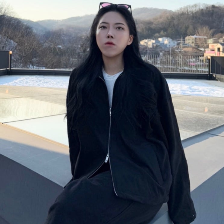 아이러니포르노 화이트 라인 스웨이드 자켓 블랙 디테일 남다른 아이템