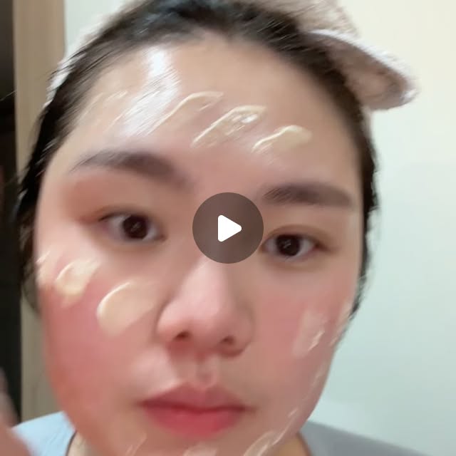 전 현진 on Instagram: "#협찬 
-
[글로우:업 바이 비욘드] 세라마이드 펩타이드 영양장벽 볼륨샷 컨센트레이트&크림🧴
비욘드의 철학을 기반으로 30~50대 피부고민 해결과 자연스러운 아름다움을 선사하는 고효능 스킨케어 브랜드~~!
고물가 시대 커피한잔 가격으로 완성하는 안티에이징 루틴!
사용감이 이렇게 좋은데 가격 미쳤어요🤩
촘촘, 탄탄 피부되는 이마트 신상템🆕

지치고 당기는 피부에 촘촘 영양 충전 탄탄 장벽 케어

1. 영양장벽 Ux3 볼륨샷 컨센트레이트 
  15ml / 4,950원 / 주름개선기능성
  쌀알보다 작은 3개의 마사지볼이 롤링되며 
  눈가, 광대밑, 턱 피부 마사지 
  광대밑 피부 처짐 6.9% 개선*

2. 영양장벽 크림 
  50ml / 4,950원 / 주름개선기능성
  120시간* 강력 보습! 윤기X영양X장벽을 모두 케어해주는 
  올케어 안티에이징 크림
  999ppm프로틴**함유

*엘리드 / 2025.6.25~7.25 / 23명
**하이드롤라이즈드식물성단백질

💚오직 이마트 및 SSG 온라인몰에서~~~!
-
#광고 #글로우업바이비욘드 #영양장벽 #쓰리볼볼륨샷 #가성비화장품 #오직이마트에서만 #SSG"