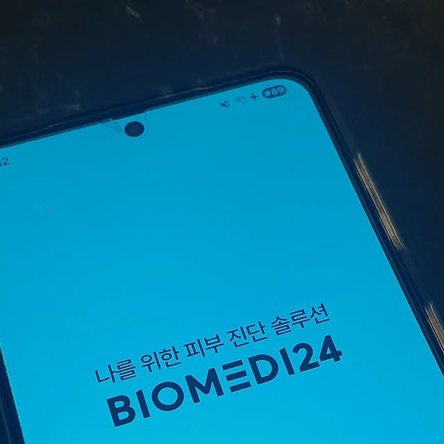 이지현 on Instagram: "#광고

AI피부진단 바이오메디24

에스테틱 샵의 새로운 경쟁력
AI 피부진단 시대가 열려요.

바이오메디24가
에스테틱 샵 전용 
AI 피부진단 모바일 애플리케이션을
선보인대요.

📌 고객 맞춤 솔루션을 더 정확하게

AI가 피부 상태를 세밀하게 분석해서
고객 한 분 한 분에게 꼭 맞는
피부 솔루션을 제안해요.

상담 신뢰도도 자연스럽게 높아지고
만족도&재방문율까지 함께 올라가요.

📌 디지털 문진표로 편리함 UP

종이 문진표는 이제 그만!!

모바일 문진으로 더 빠르고 정확하게
고객 피부를 진단할 수 있어요.

📌 바이오24아워 제품과 자동 연동

에스테틱 전문 브랜드
바이오24아워의 다양한 제품을
진단 결과에 맞춰 자동으로 추천해줘서
케어 구성이 훨씬 쉬워져요.

📌 전문 에스테틱 솔루션 기업의 개발력

수많은 에스테틱 샵과 함께해 온
전문 기업이 직접 개발한 앱이라
현장 니즈를 그대로 담은
믿고 쓸 수 있는 솔루션이에요.

🚀 2026년 정식 출시 예정!!

현재 베타 테스트 중이며
내년 정식 출시를 앞두고
에스테틱 샵 운영자분들의 관심과
도입 문의를 받고 있어요.

앞서가는 뷰티샵이라면
지금 꼭 주목해주세요.

#바이오메디 #바이오메디24 #AI피부진단 #AI피부분석 #에스테틱샵 #피부관리샵 #에스테틱전용앱 #바이오24아워 #피부진단앱 #에스테틱솔루션 #피부관리 #2026출시예정"