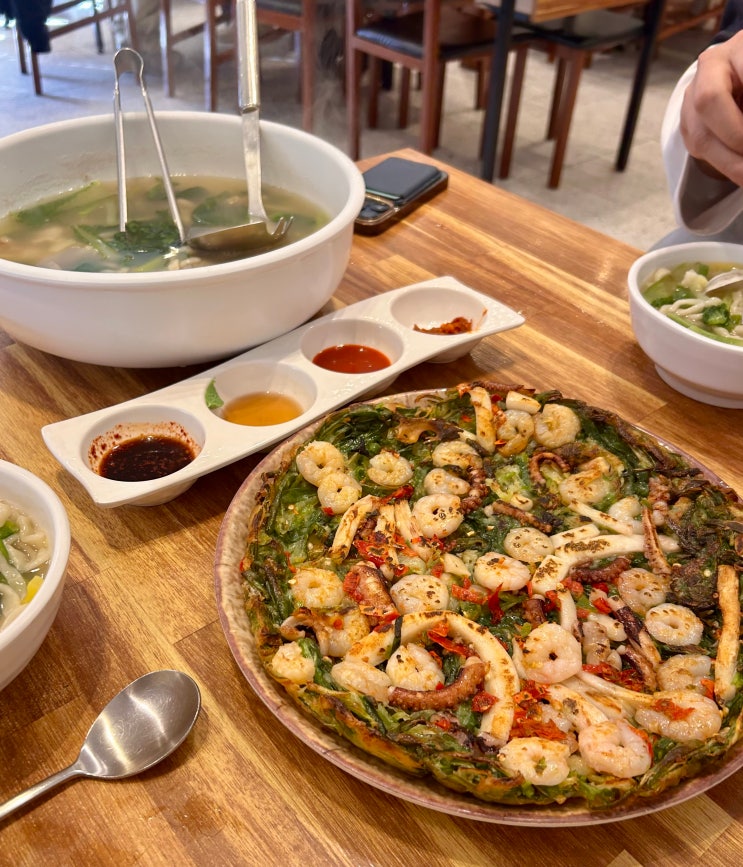 [경북/경주] 경주 보문단지 맛집 - 조돌칼국수 본점 메뉴 및 주차, 동죽 칼국수와 새우해물파전의 환상 조합