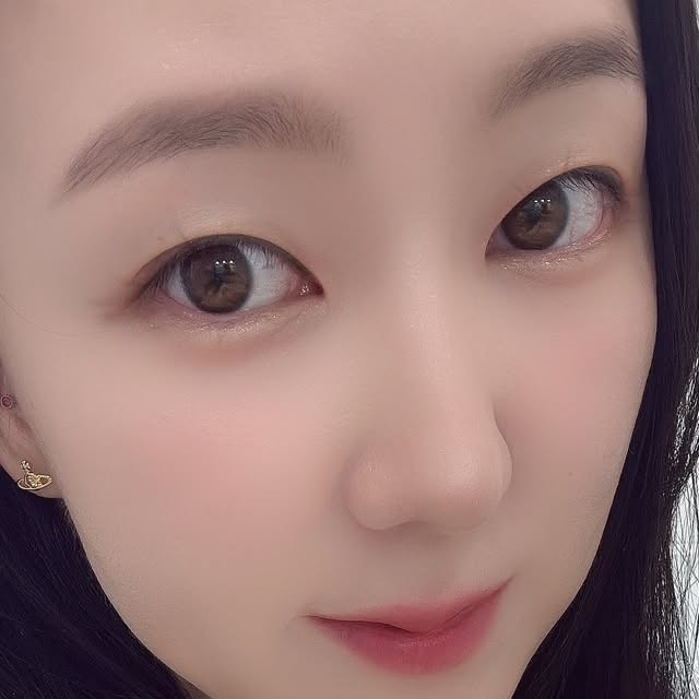 케이크 스페이스 on Instagram: "#광고
8월 올영픽 추천템 가득 담아왔어요
꿈과 현실 사이의 사랑스러움 한도 초과 !!
#2aN (투에이엔) 러브 버블 컬렉션🫧

🩷투에이엔 롱 웨어링 파운데이션 미니
세미 매트의 산뜻함으로 파우치에 쏙- 부담 없는 미니 사이즈

🩷투에이엔 컬러 플레이 듀얼라이너
애굣살과 음영까지 하나로 OK! 아이돌 애굣살 연출템

🩷투에이엔 퓨어 글래시 하이라이터
웜/쿨 모두 OK! 아이보리빛 설탕광 뿜뿜-

🩷투에이엔 베러미 아이팔레트
글리터/쉬머/매트펄/매트 조합의 다양하고 섬세한 텍스처 구성

🩷투에이엔 글레이즈 바운싱 틴트
당도 100% 달콤한 생기 가득! 극강의 탱글 캔디광 입술🫦

사랑스러운 컬러에 나 이미 반했자나...
#투에이엔 러브 버블 컬렉션으로 아이돌 메이크업도 가능👌🏻
.
.
.
#올영픽 #올리브영추천템 #올영필수템 #러브버블컬렉션 #롱웨어링파운데이션미니 #컬러플레이듀얼라이너"