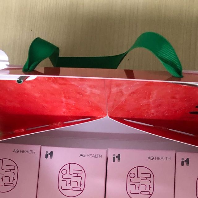 오늘 날씨 맑음 on Instagram: "#협찬 이번 안국건강 아이원 베스트셀러인 수박씨 에디션 보셨나요?? 수박씨 루테인 컨셉의 한정판에디션이 나왔대요! 너무너무 귀여운 수