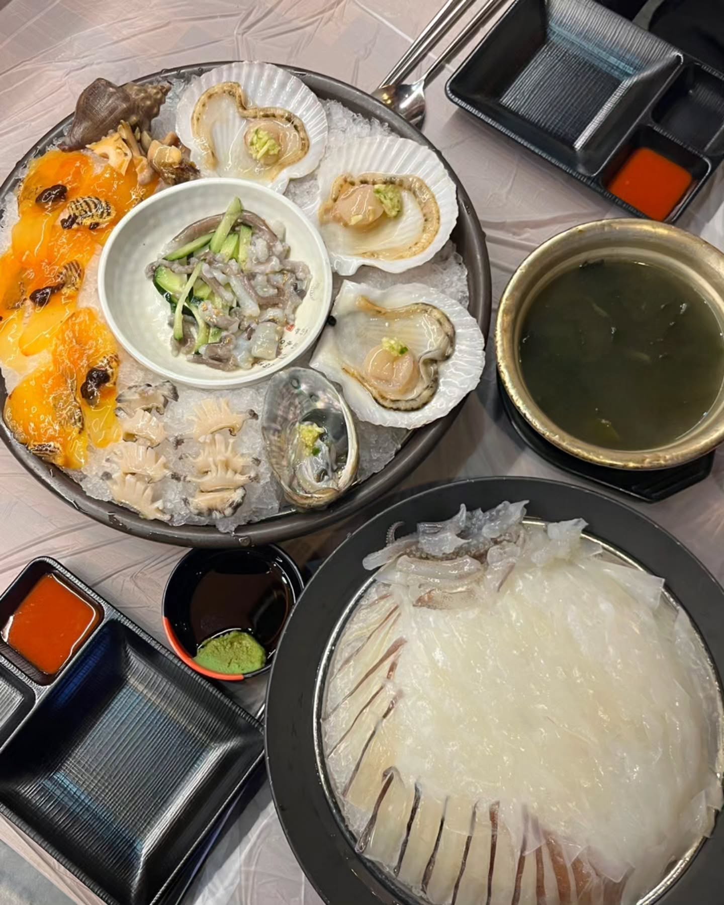 #협찬 오징어데이
장한평역 인근 신선하고 다채로운 생선회, 오징어회를 맛볼 수 있는 곳

오징어사시미
KRW 28000

해산물모듬
KRW 35000

✔️오징어회와 사시미 / 통찜 / 튀김 / 물회 / 회무침 등이 준비
✔️다양한 구성으로 갓성비를 자랑하는 오징어데이의 11가지 스페셜 세트메뉴도 인기가 많음
✔️오징어 사시미는 얇게 포를뜨고 오징어회는 채를 써는 방식이라 서로 다른 매력이 있음

#__오징어데이 #장안동맛집 #장안동횟집 #동대문맛집 #동대문횟집 #오징어회 #장한평역맛집 #먹스타그램 #천호술집 #모듬회맛집 #회맛집 #장안동포차 #맛스타그램 #회식 #전어구이 #대방어 #오징어물회 #오징어통찜 #장한평역횟집 #먹팔맞팔