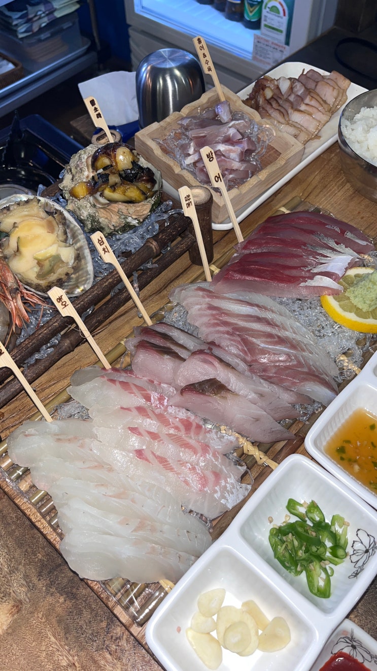 [강남삼성동]가성비 모둠 회 맛집 '해화장' 배 위에서 먹는 인테리어!