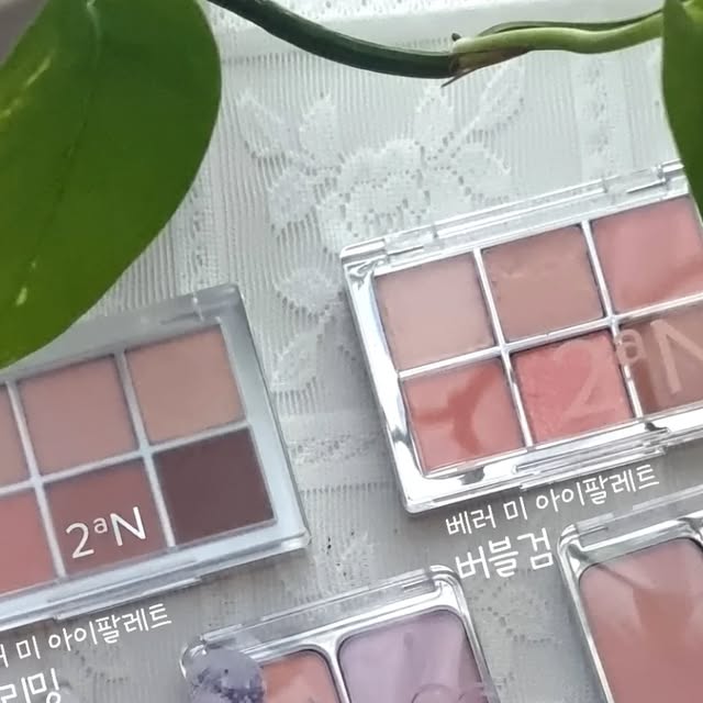 삼도 | 자취,일상,여행 블로거🍀 on Instagram: "#광고 다가오는 봄을 대비할 🍀 투에이엔 팔레트 / 치크 / 하이라이터 추천! 전국 올리브영 200개 매장에서 만날 수 있어요😇 💝 #베러미아이팔