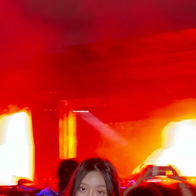 유수현 on Instagram: "#협찬 @trimarch_official 🤎

알렌워커 콘서트라니 !!!!! 💥
너무 재밌었다 … 음악, 무대 연출 모든게 완벽했던 ✨🎸

#트리마치 #trimarch #숄더백추천 #패디드숄더백 #필로우백"