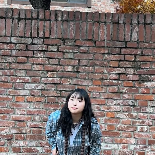 느리 on Instagram: "#광고 #협찬 @standarderror_official
넘 궈엽고 빈티지한 색감의 오버핏 체크셔츠🩵
넉넉한 핏에 두께도 적당해서 레이어드 하기도 좋구 만능셔츠닷! 

🔽제품 정보🔽
스탠다드에러
87-STAN083 레트로 플레이드 오버핏 포켓 긴팔 체크 셔츠 딥블루

#스탠다드에러  #STANDARDERROR #남여공용셔츠 #셔츠 #셔츠추천 #긴팔셔츠 #오버핏 #체크셔츠 #간절기셔츠 #Shirt  #CheckShirt  #Long-Sleeved Check Shirt"