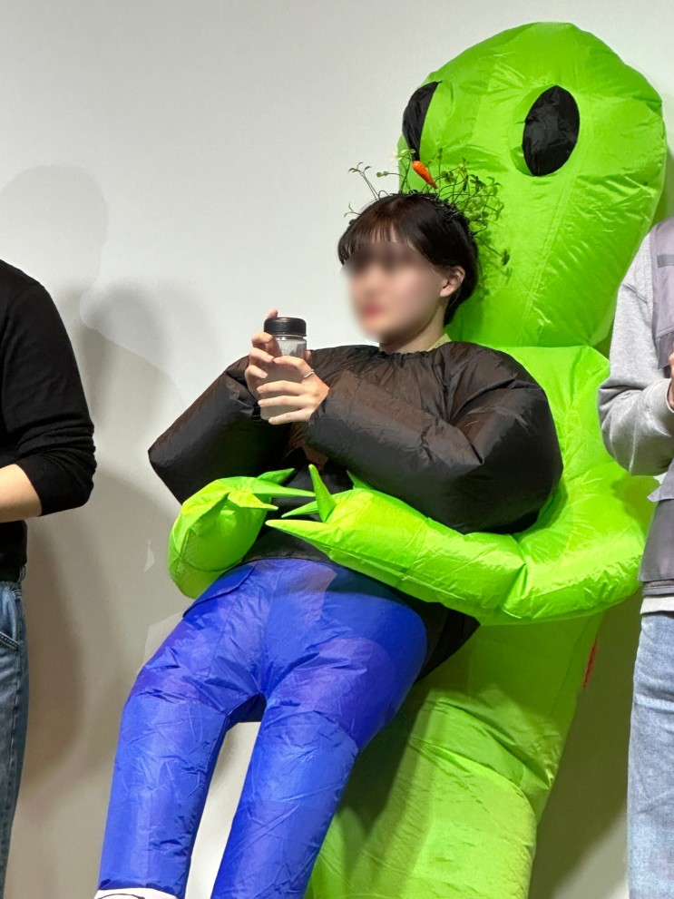 [에어슈트리뷰] 할로윈도 졸업사진도 아닌데 외계인 풍선옷을 돈 주고 사는 사람이 있다?